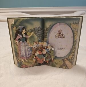Heavy Duty Ceramic Picture Frame With 3D Image Snow White And The Seven Dwarfs